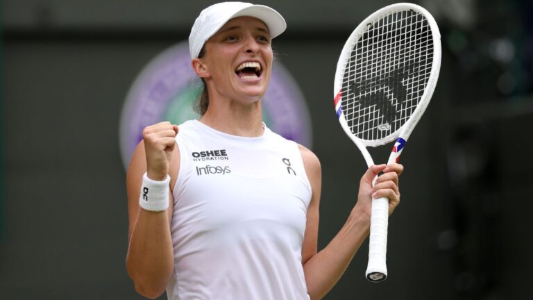 Iga Swiatek reaches first Wimbledon semifinal in straight sets