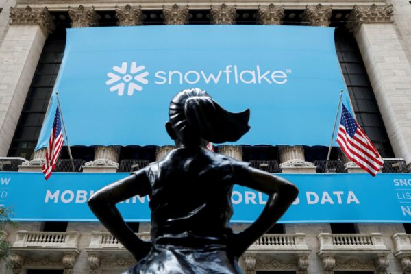 AI drives rally in software, led by MongoDB, Pure Storage, Snowflake