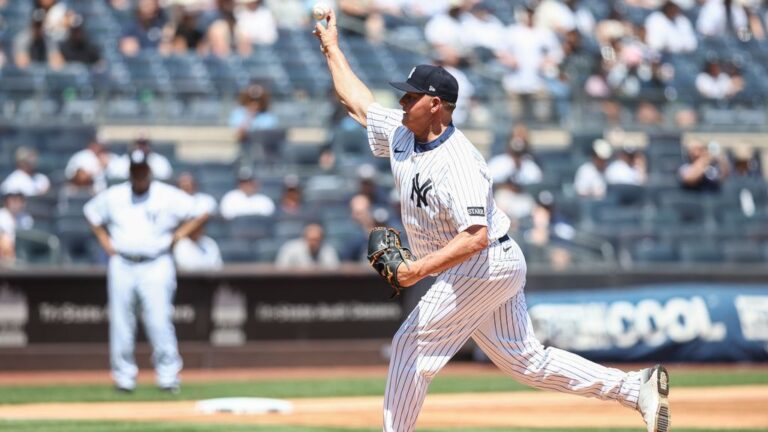 Clemens, back for Old-Timers’ game, addresses Piazza bat toss