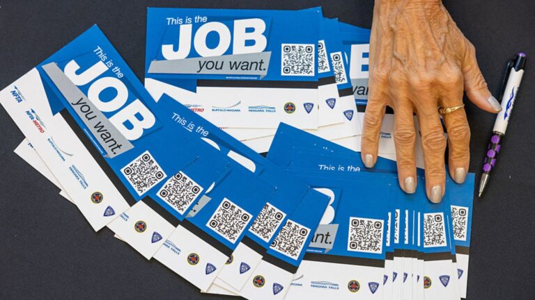 Private sector created nearly 15,000 jobs a week over the past month, preliminary ADP data shows