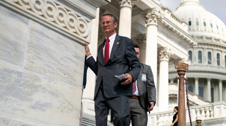 Burchett chides colleagues over insider trading: 'Crooked as a dog‘s leg'