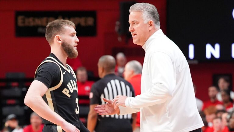 Purdue enters men’s college hoops season as betting favorite