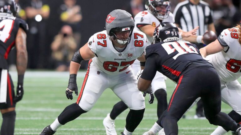 Follow live: Falcons even the score with Cousins-Pitts TD connection