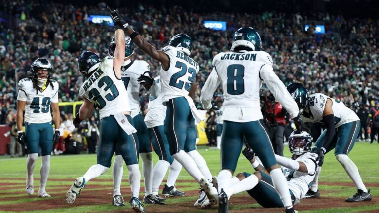 Eagles beat Commanders to clinch NFC East again