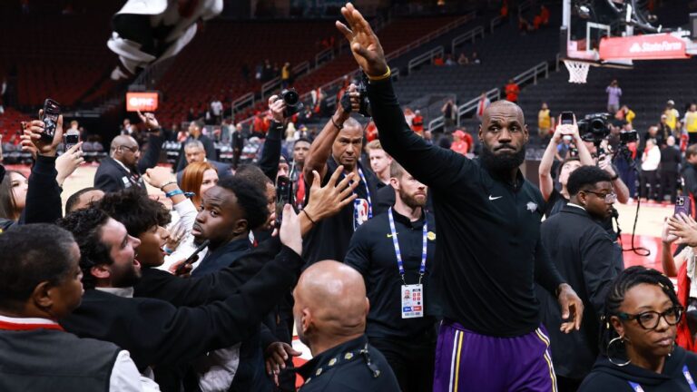 Lakers close out Rockets in Game 6 rout, face Thunder next